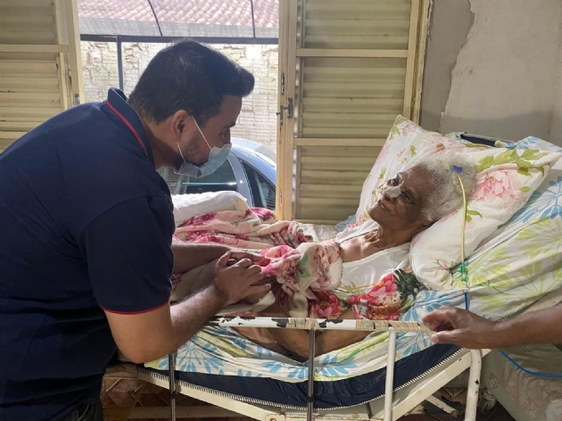 Secretário de Saúde Caio Lima visita pacientes assistidos pelo serviço de atendimento domiciliar