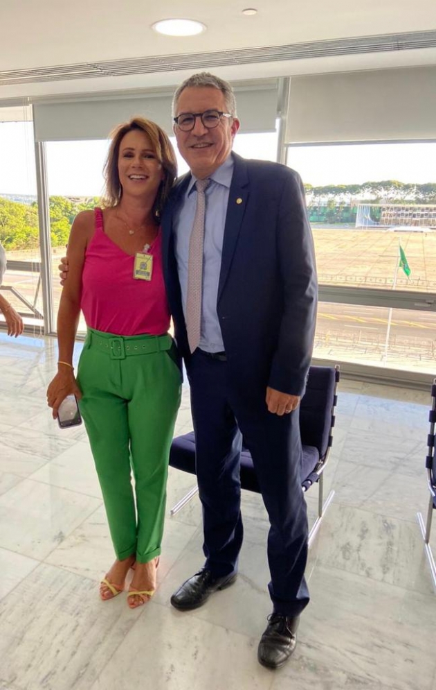 Secretária Viviane Barros se reúne com líderes do governo federal em busca de recursos para a assistência social.