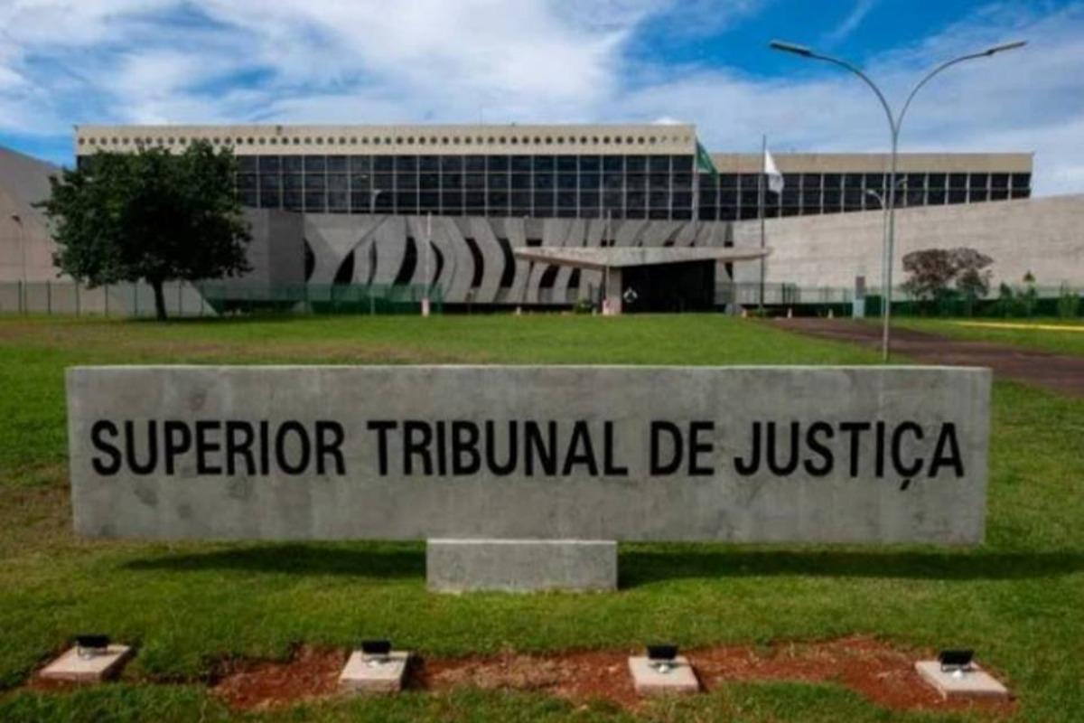 STJ proíbe prefeitos de usar redes pessoais para divulgar obras públicas