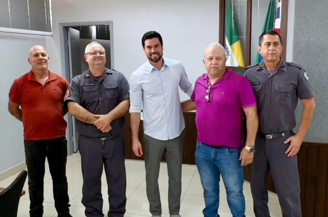 Lucas Pocay participa das comemorações de 32 anos da APAS Ourinhos e visita o 31º Batalhão da Polícia Militar