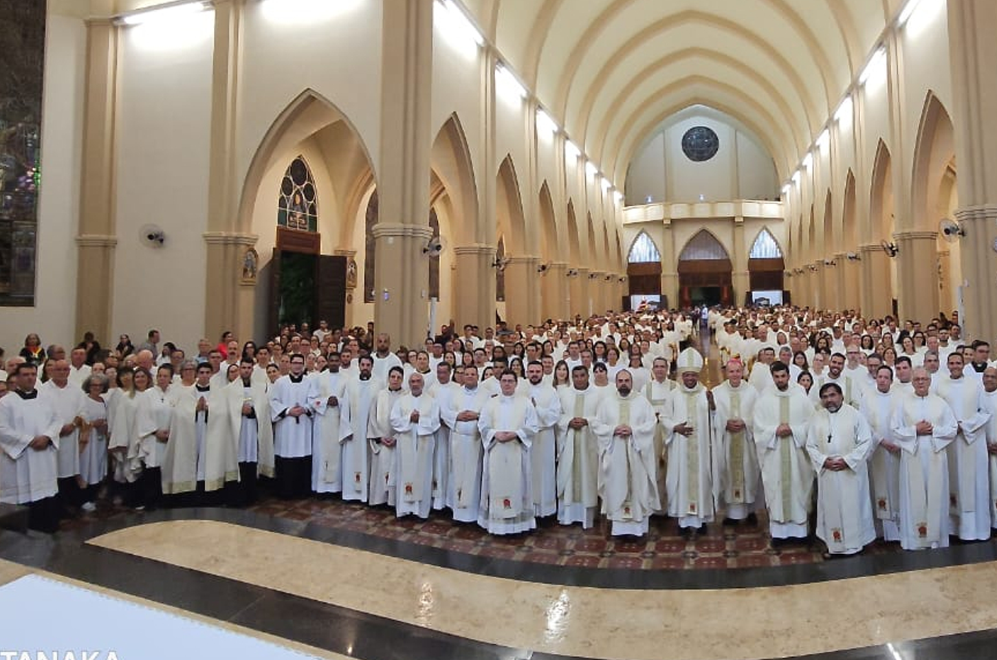 Diocese de Ourinhos investe 550 novos Ministros Extraordinários da Sagrada Eucaristia