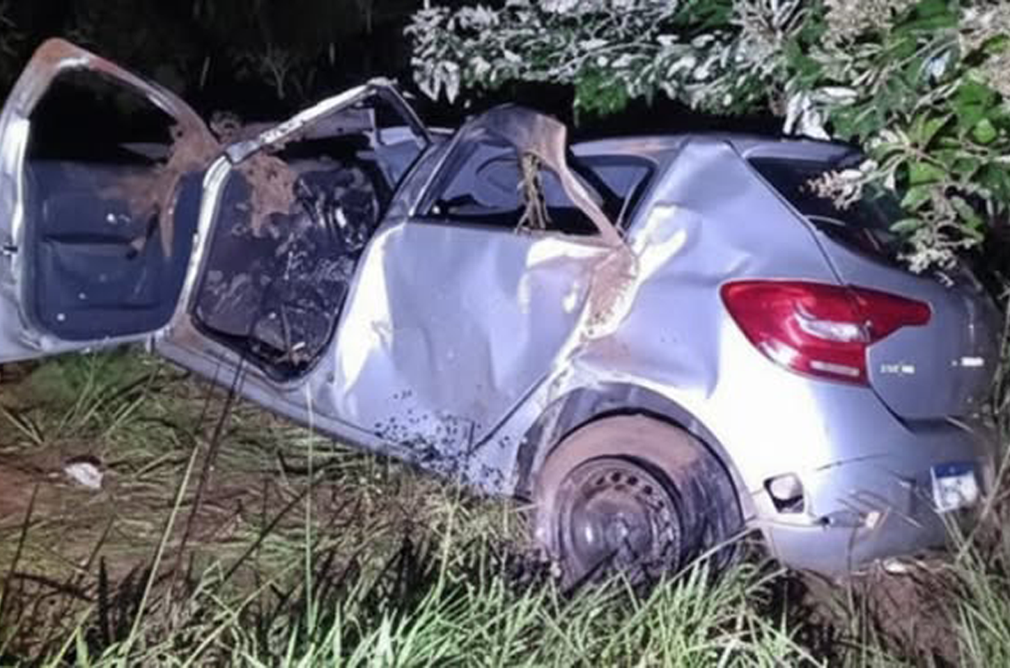 Motorista morre após capotamento na Rodovia Castello Branco, em Cerqueira César