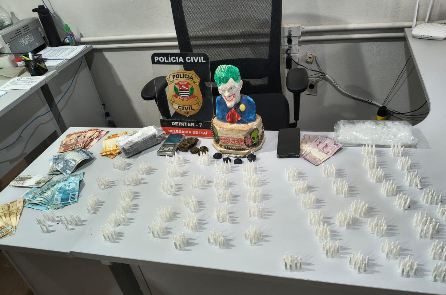 Operação da Polícia Civil  prende suspeito e apreende  drogas e dinheiro em Itaí