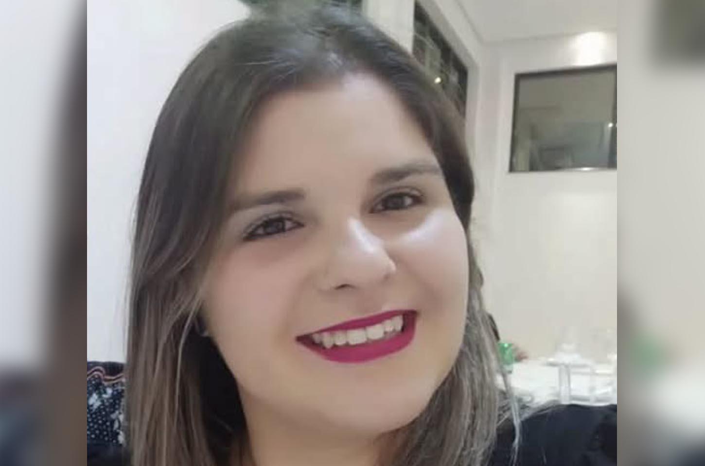 Professora de 30 anos morre após carro cair em ribanceira, entre Taquarituba e Taguaí