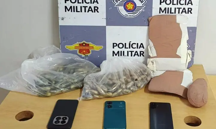 Bolivianos são presos com cápsulas de cocaína no estômago em ônibus na Raposo Tavares