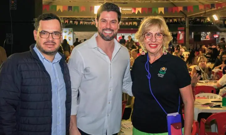 Lucas Pocay marca presença  em festas em Piraju e Ocauçu