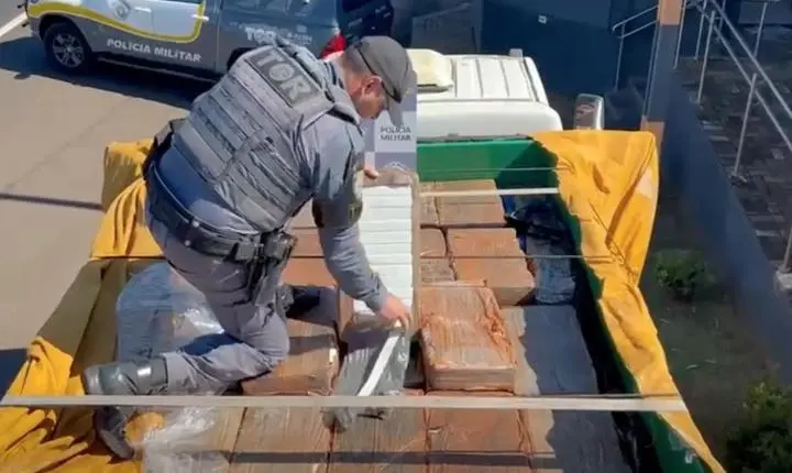 Polícia Rodoviária apreende 1,4 tonelada de maconha escondida em caminhão na SP-225